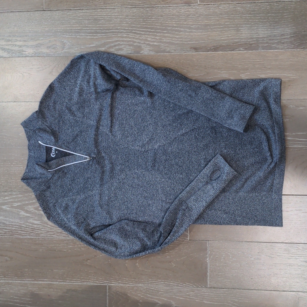ZYIA Active fog performance 1/4 zip pullover grey black reflective thumb holes.